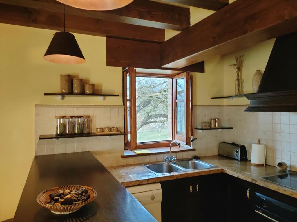 Kuchyň nebo kuchyňský kout v ubytování Casa Serra de Dalt
