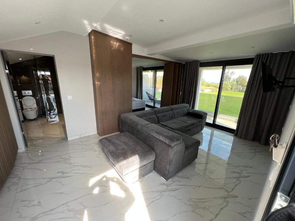 Posedenie v ubytovaní V luxury Suites