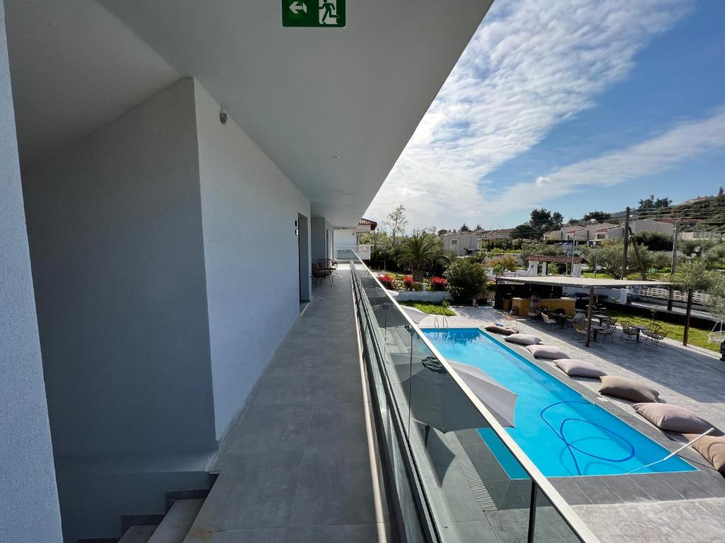 Bazén v ubytovaní V luxury Suites alebo v jeho blízkosti