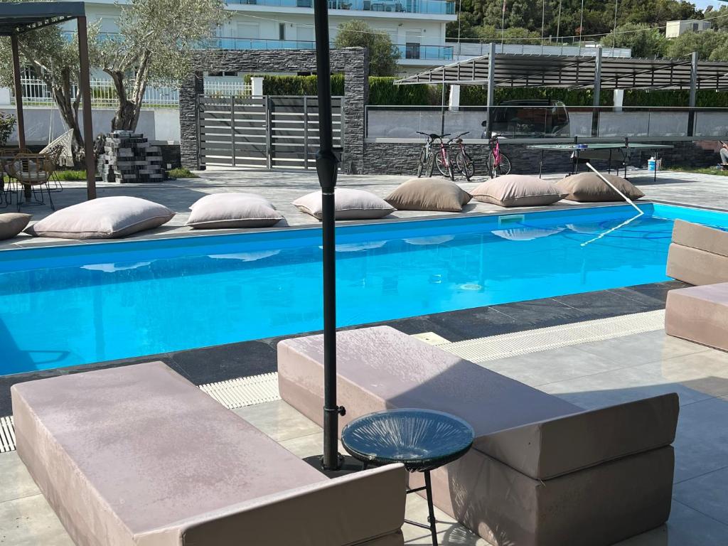 Bazén v ubytovaní V luxury Suites alebo v jeho blízkosti