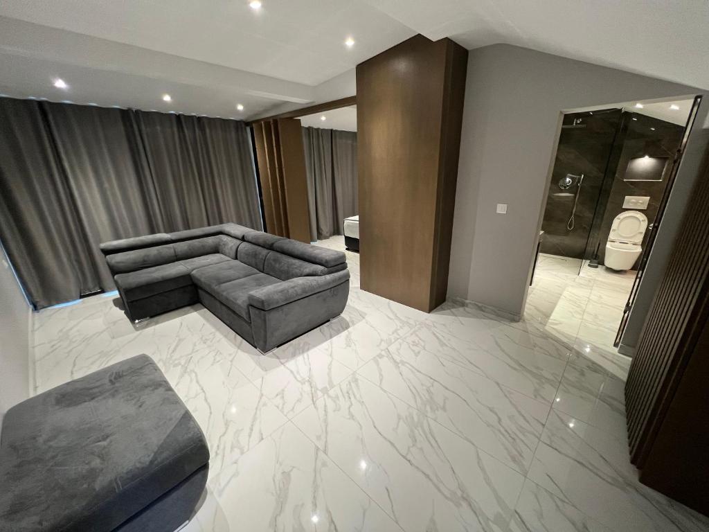 Posedenie v ubytovaní V luxury Suites