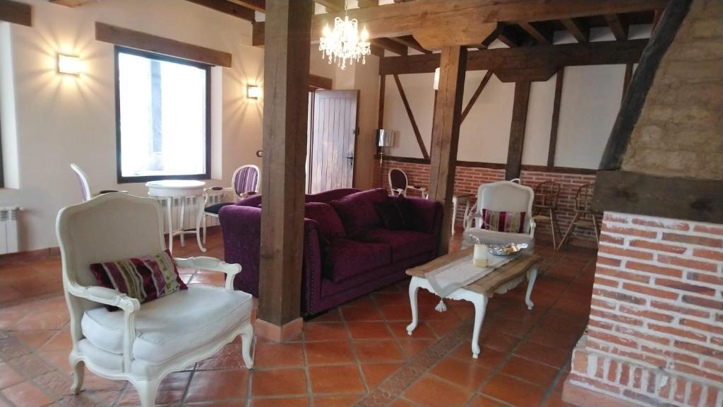 A seating area at El Mirador del Hayedo