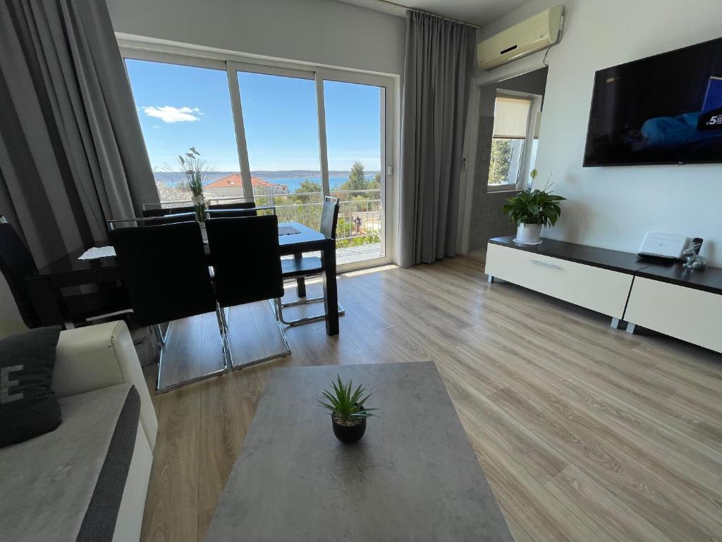 TV a/nebo společenská místnost v ubytování Starigrad Paklenica-Josipa apartmani
