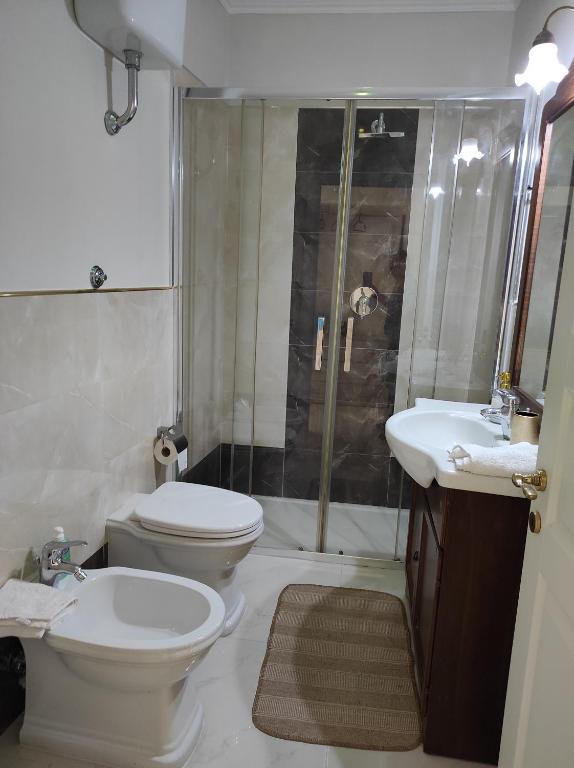 A bathroom at Affittacamere Silvagni
