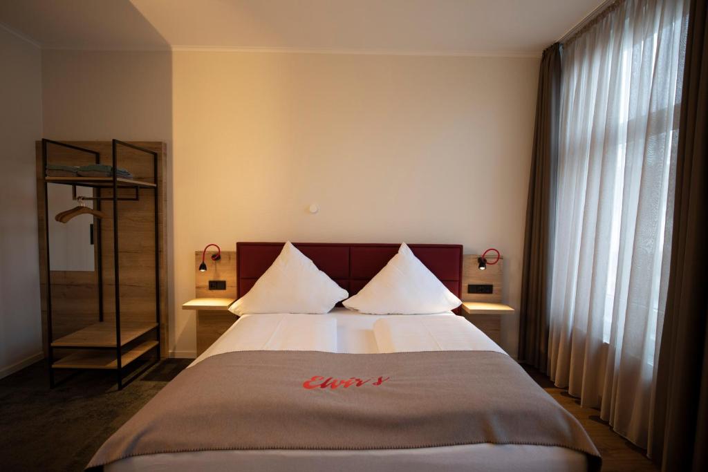 Postel nebo postele na pokoji v ubytování Hotel Restaurant Zur Linde