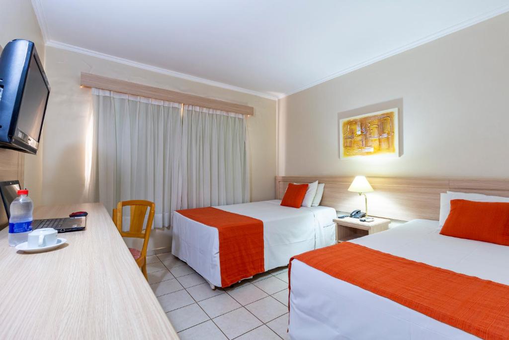 Cama ou camas em um quarto em Hotel Golden Park Ribeirão Preto by Nacional Inn
