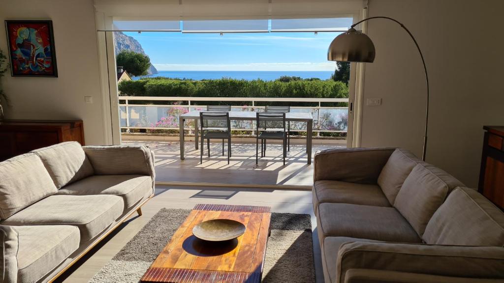 a living room with two couches and a table at CASSIS Plage & Calanques in Cassis