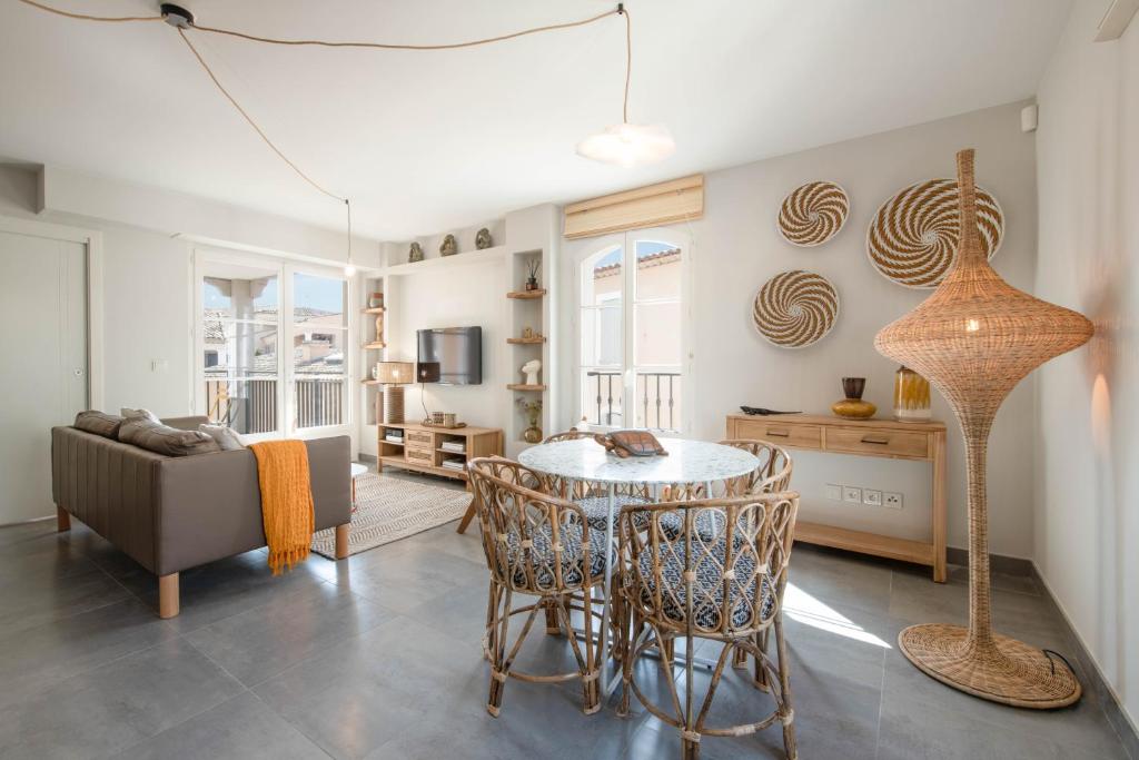 a kitchen and living room with a table and chairs at Matelotte in Saint-Tropez