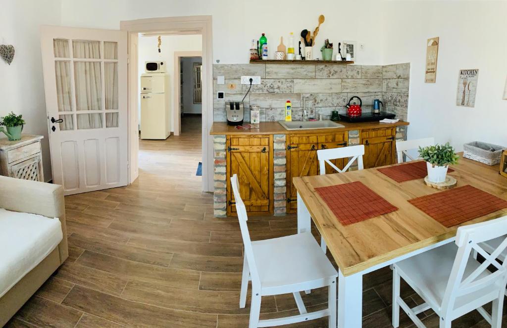 Fotografia z galérie ubytovania Kata Cottage v destinácii Szanda