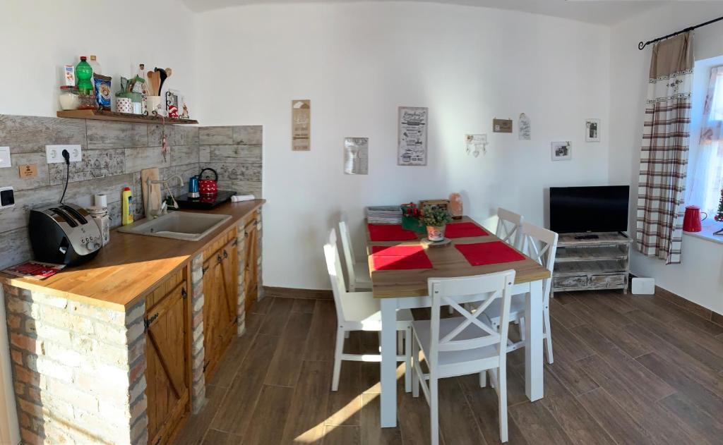 Fotografia z galérie ubytovania Kata Cottage v destinácii Szanda