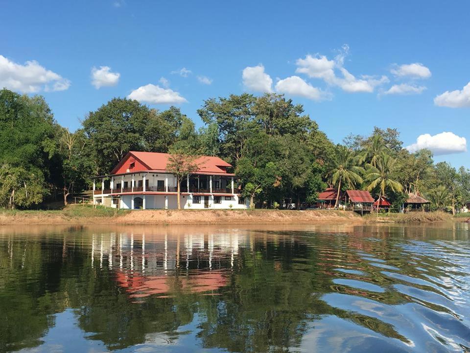 Foto da galeria de Lao Lake House em Vientiane