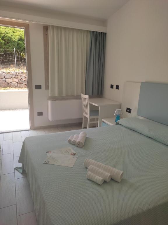 Postel nebo postele na pokoji v ubytování Hotel Pranos Turismo Rurale Cala Gonone