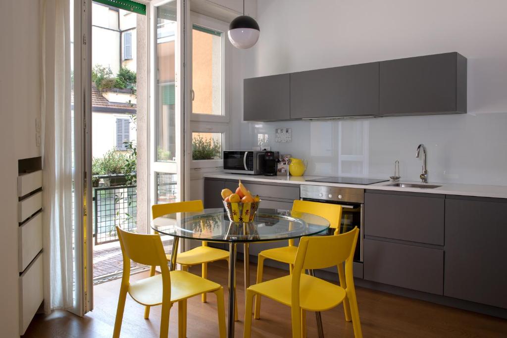 A kitchen or kitchenette at Madeleine apartments - Brera
