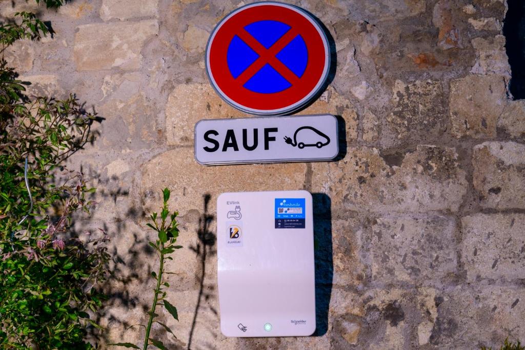 Majutusasutuses Bastide de Bellegarde olev sertifikaat, autasu, silt või muu dokument