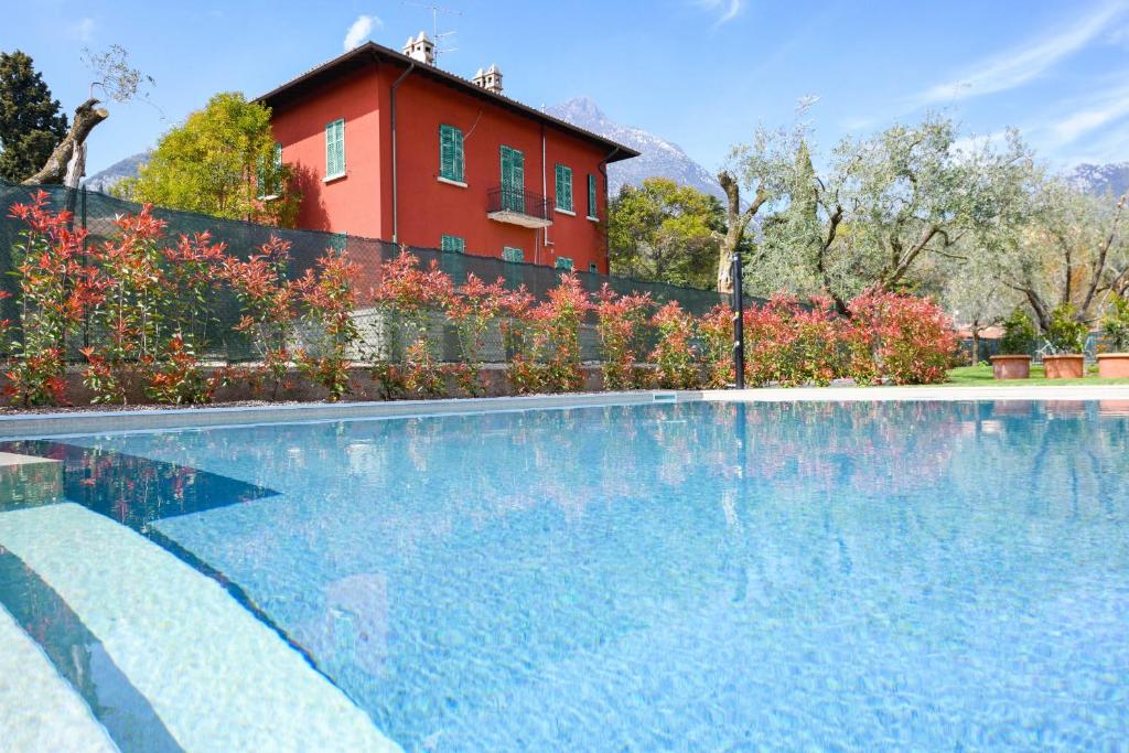 The swimming pool at or close to Maison Bellini number 3