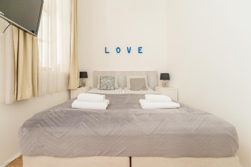 Postel nebo postele na pokoji v ubytování My Residence in Budapest