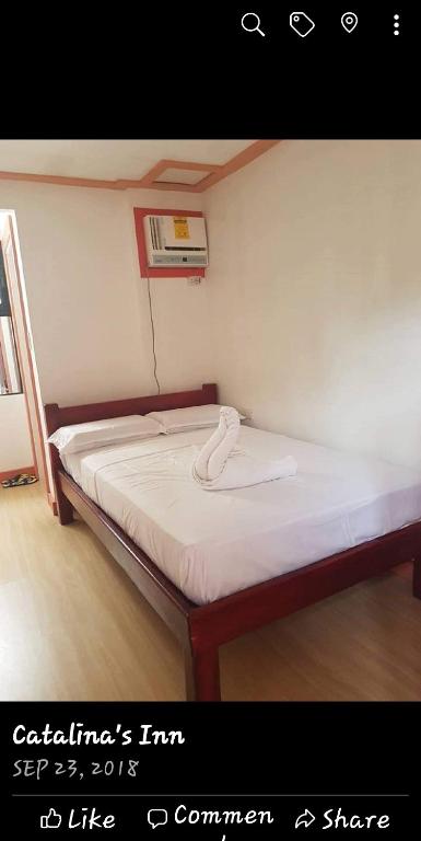 Postel nebo postele na pokoji v ubytování Catalinas inn