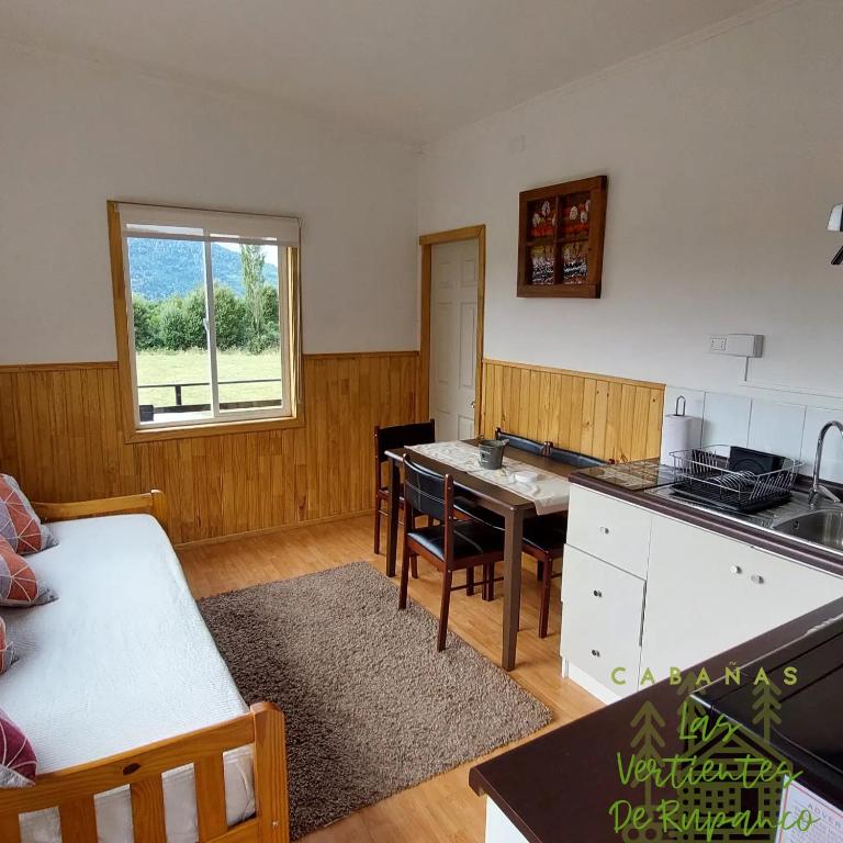 Kuchyň nebo kuchyňský kout v ubytování Cabañas Las Vertientes de Rupanco