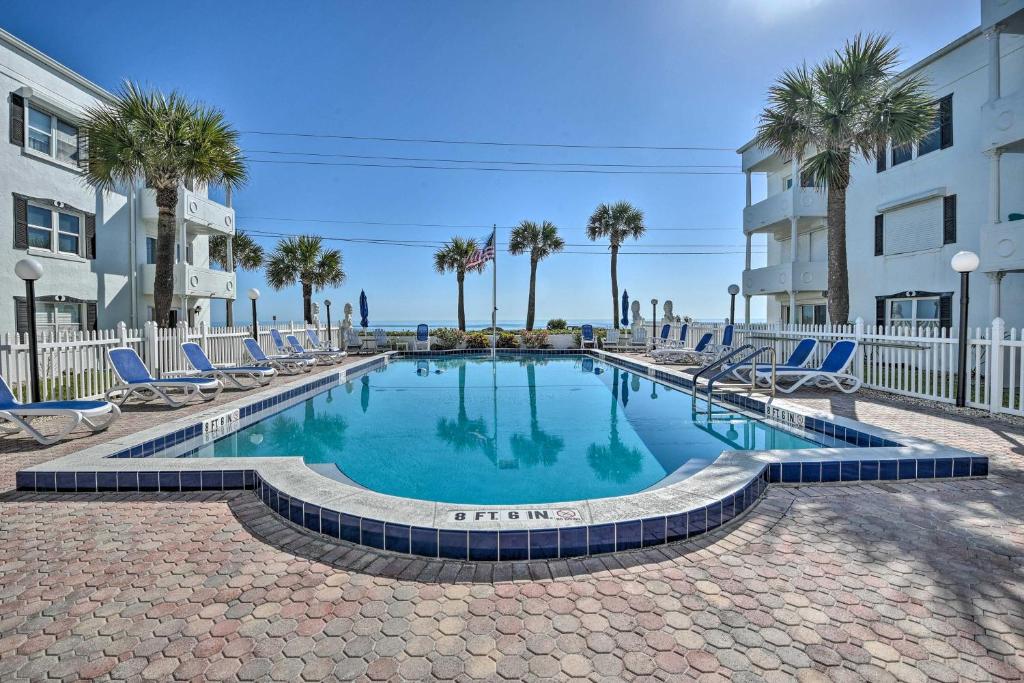 Swimming pool sa o malapit sa Oceanside Ormond Beach Condo, Steps to Shore!