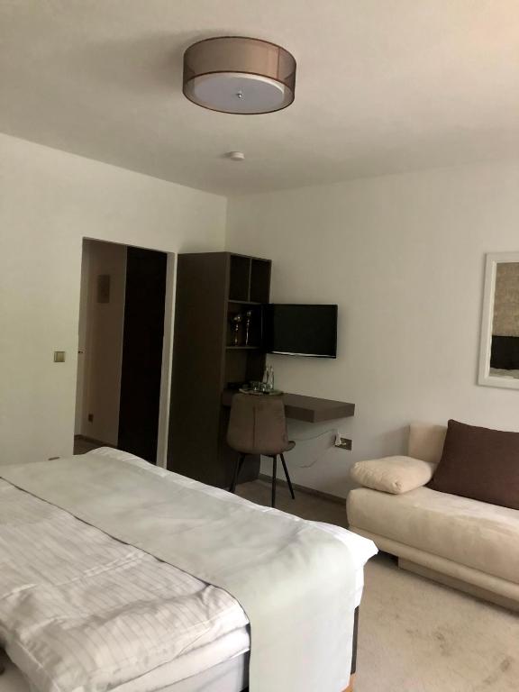 Postel nebo postele na pokoji v ubytování Hotel Garni Klaret