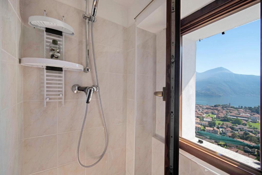 Nespecifikovaný výhled na hory nebo výhled na hory při pohledu z apartmánu
