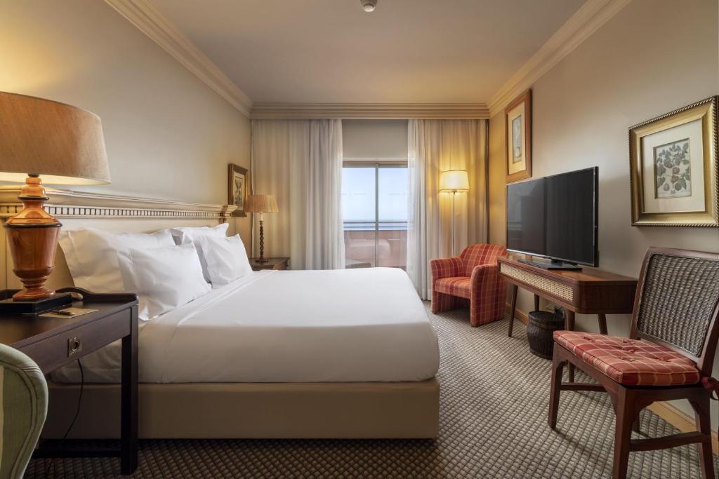 TV a/nebo společenská místnost v ubytování Royal Savoy - Ocean Resort - Savoy Signature