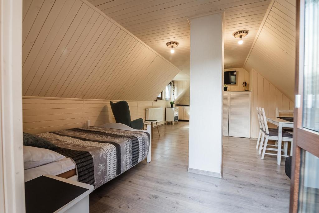 Posteľ alebo postele v izbe v ubytovaní Apartamenty na wzgórzu