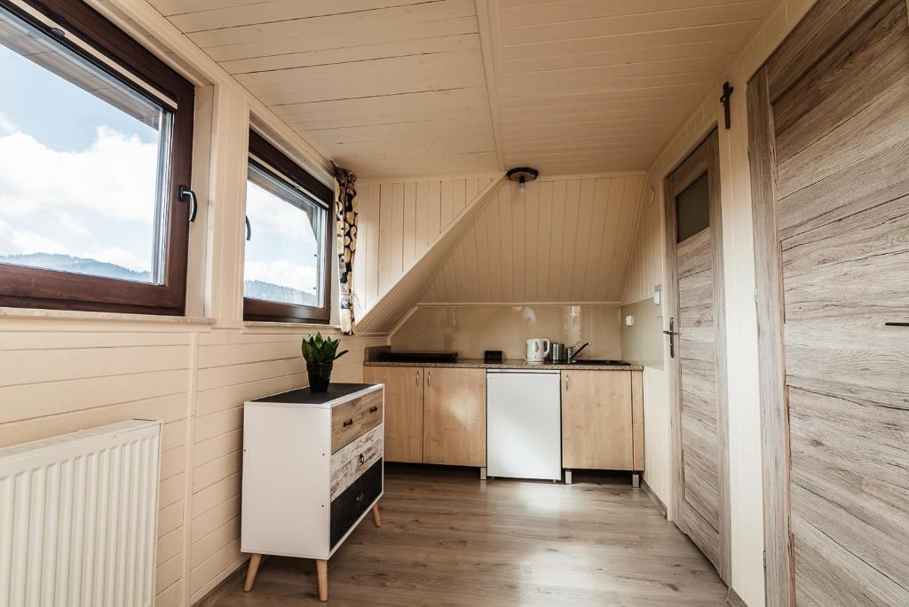 Kuchyňa alebo kuchynka v ubytovaní Apartamenty na wzgórzu