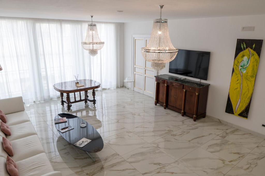 Royal Boutique Napoli - Resim 15