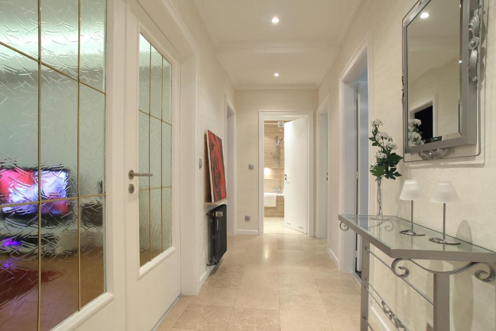 The Queen Luxury Apartments - Villa Carlotta - Wohnung Mit Zwei Schlafzimmern Mit Terrasse