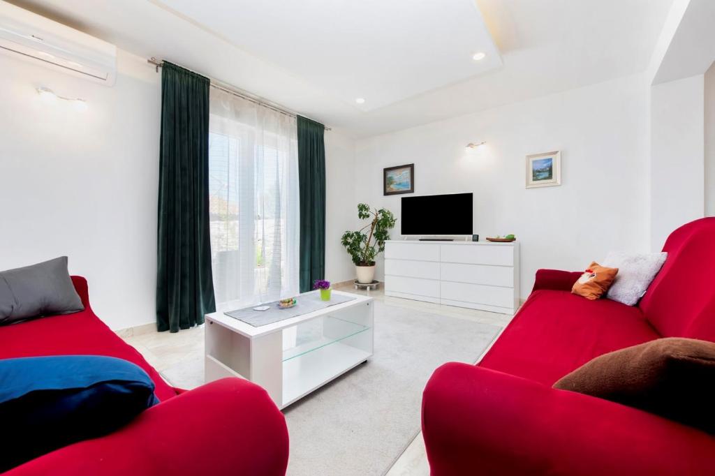 Telewizja i/lub zestaw kina domowego w obiekcie Holiday Home Fradelani