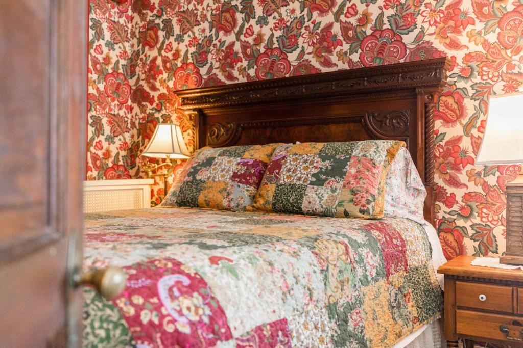 Letto o letti in una camera di Captain Mey's Inn