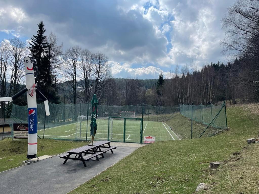 Tenis a/nebo squash v ubytování Horská Chata Cihelny nebo okolí
