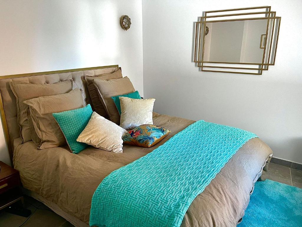 a bed with pillows on it in a room at appartement carqueiranne le port in Carqueiranne