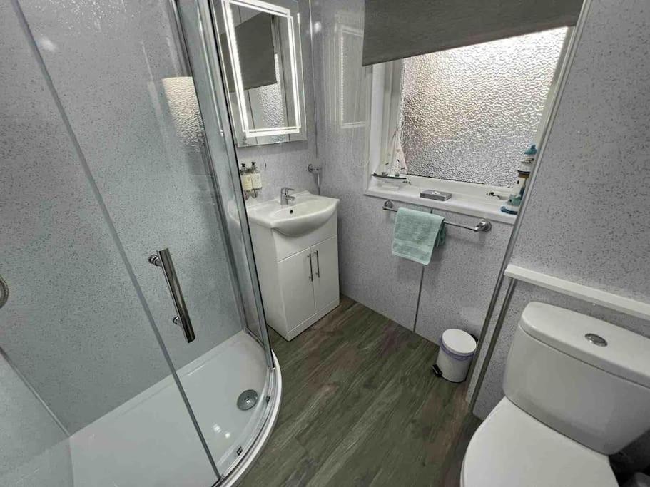 Koupelna v ubytování Modern 2 Bed Apartment