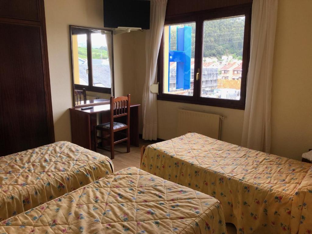 Postel nebo postele na pokoji v ubytování Hotel Costa Cántabra