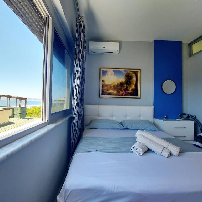 SEA & SUN Seaview Apartments { Fully equipped } - Image 2
