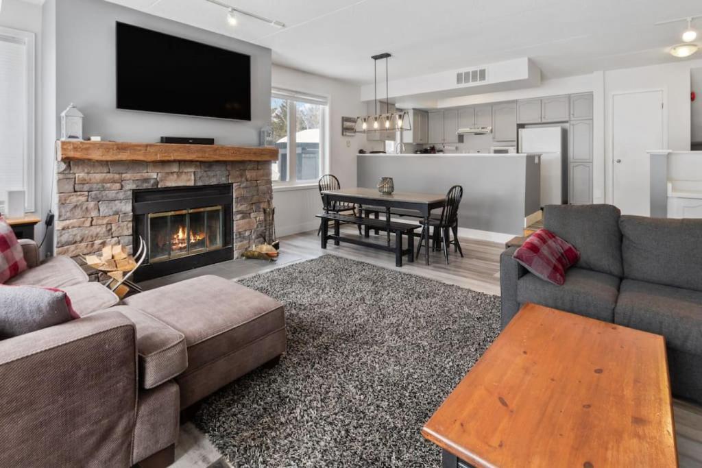 Condo With Blue Mtn Village In Your Backyard, Blue Mountains Updated