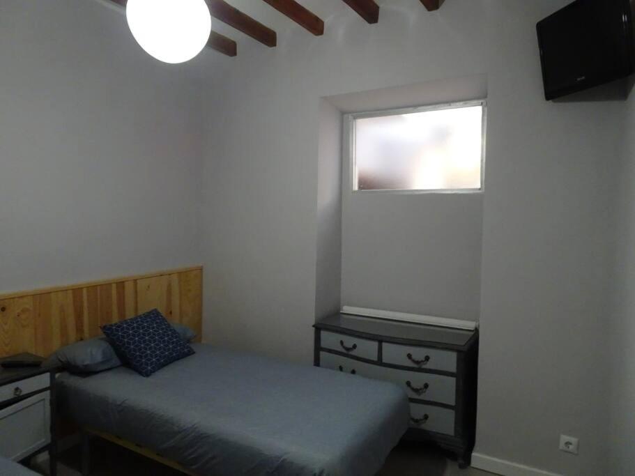 Booking.com: CASA RURAL con chimenea y jacuzzi , Sella ...
