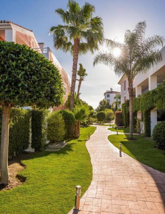 Fotografie z fotogalerie ubytování Lovely 3-bedroom townhouse with shared pool v destinaci Estepona