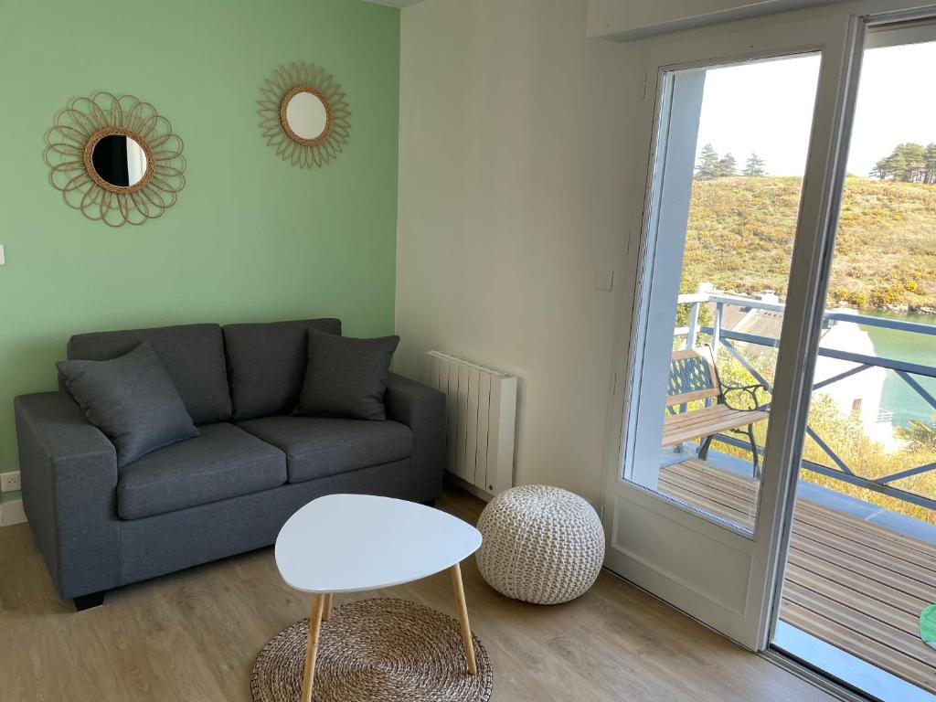Posezení v ubytování Appartement T3 vue mer Sauzon balcon et parking privé
