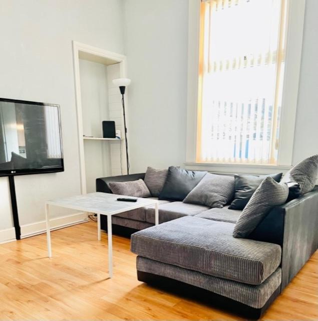 TV a/nebo společenská místnost v ubytování Gardiner Cottage