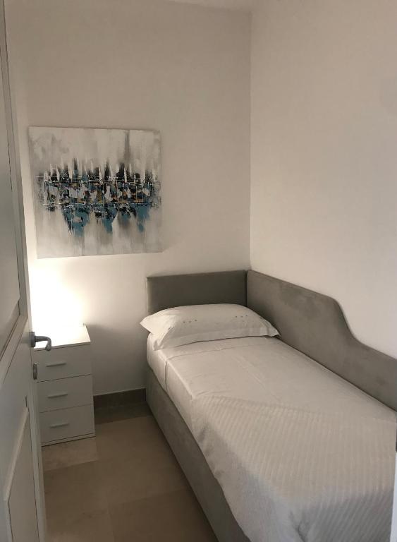 A bed or beds in a room at Maria Ancona suite