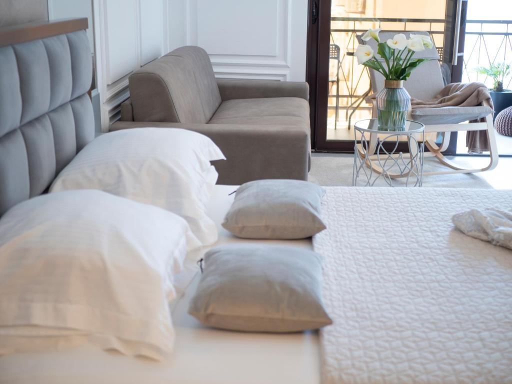Uma cama ou camas num quarto em Misisuone Apartments Budva