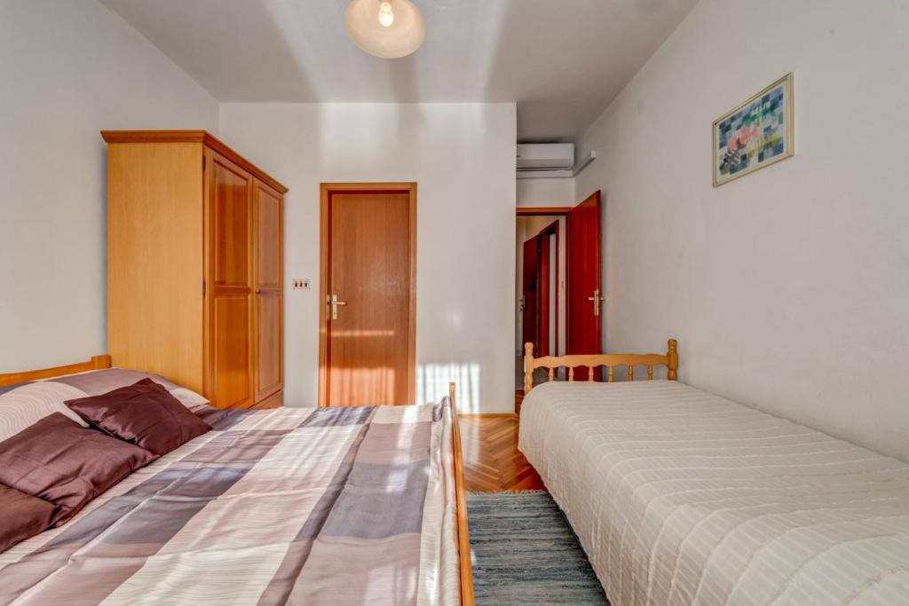 Postel nebo postele na pokoji v ubytování VILLA LEON***