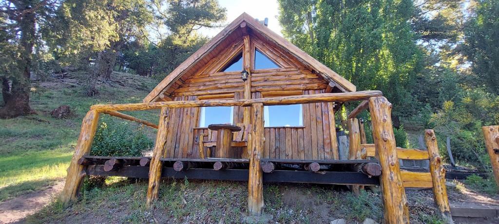 a small wooden play house with a roof at El Cipresal- Cabaña Epuyen in San Martín de los Andes