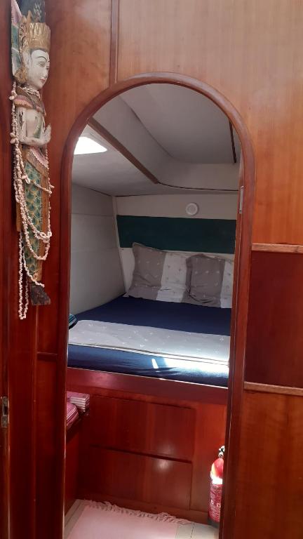 a small room with a bunk bed on a boat at Catamaran Cypraea in Terre-de-Haut