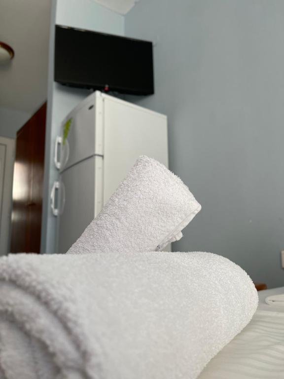 Postel nebo postele na pokoji v ubytování Artemis Hotel Apartments