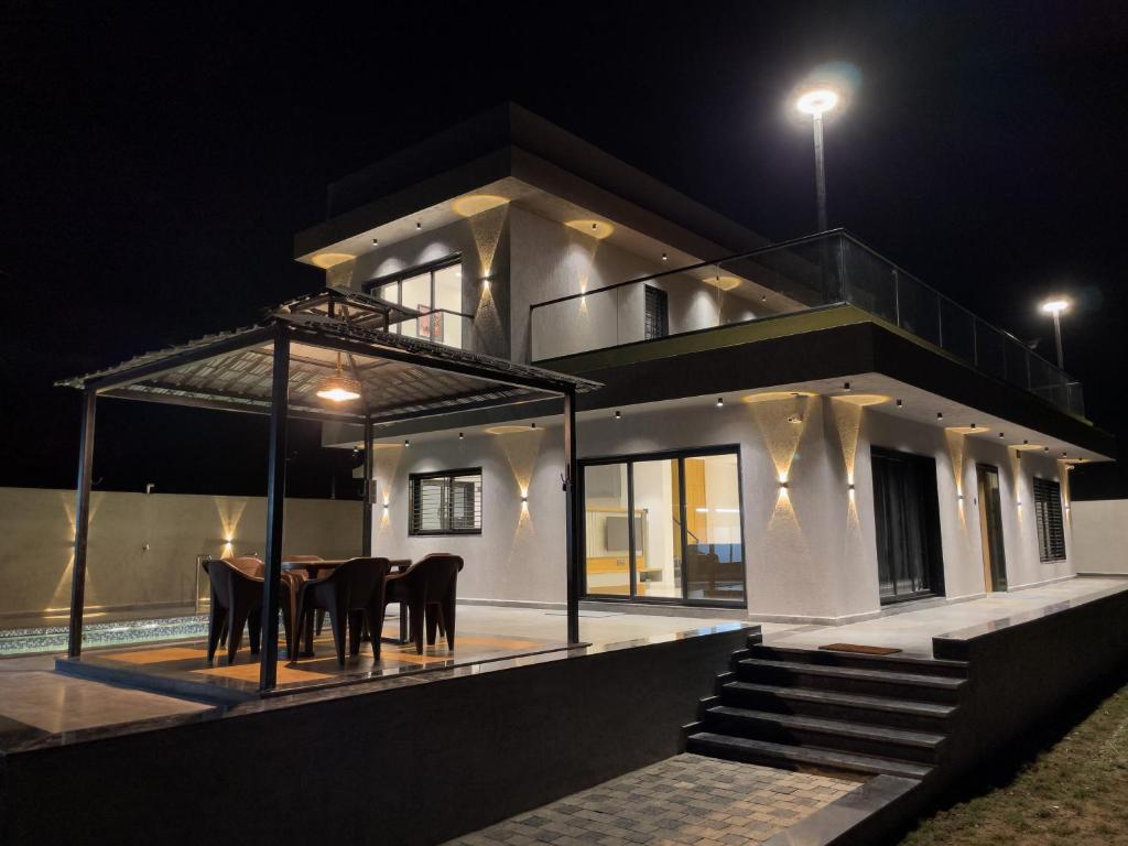 Regency Farm House With Pvt Swimming Pool Surat (Surat)