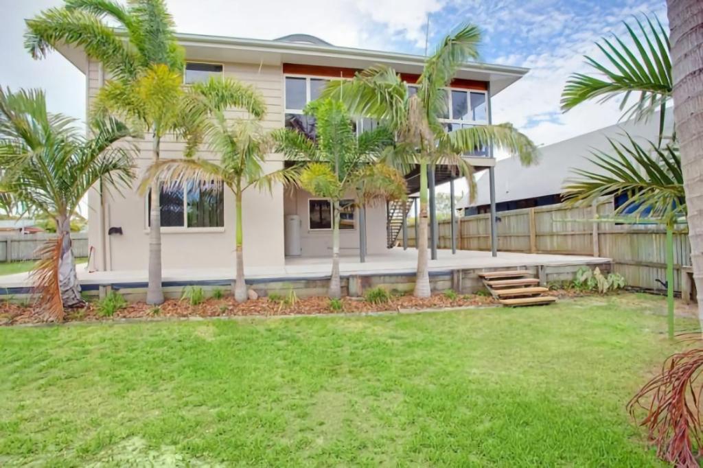 Κήπος έξω από το 29 Cypress Avenue Rainbow Beach